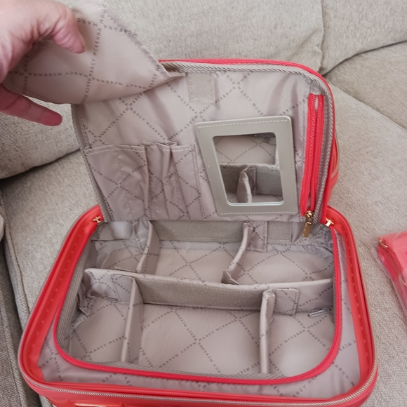 Marcy McKenna 2- in 1 Essential St.Tropez design beauty, makeup case - Picture 11 of 16